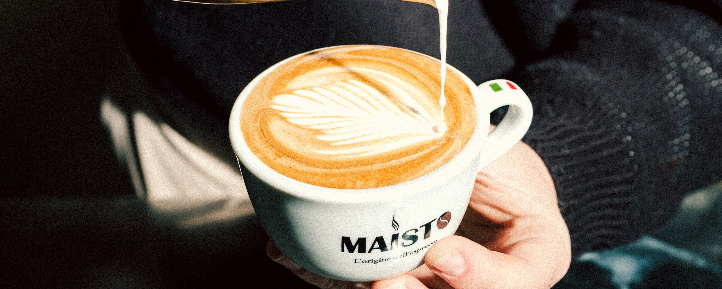 Cappuccino mit Latte Art in der Maisto Caffé Tasse